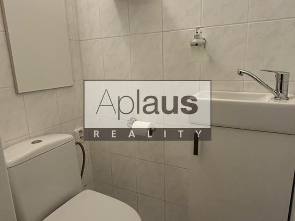 Slunný byt 2+1 s balkonem, Plzeňská ul., České Budějovice