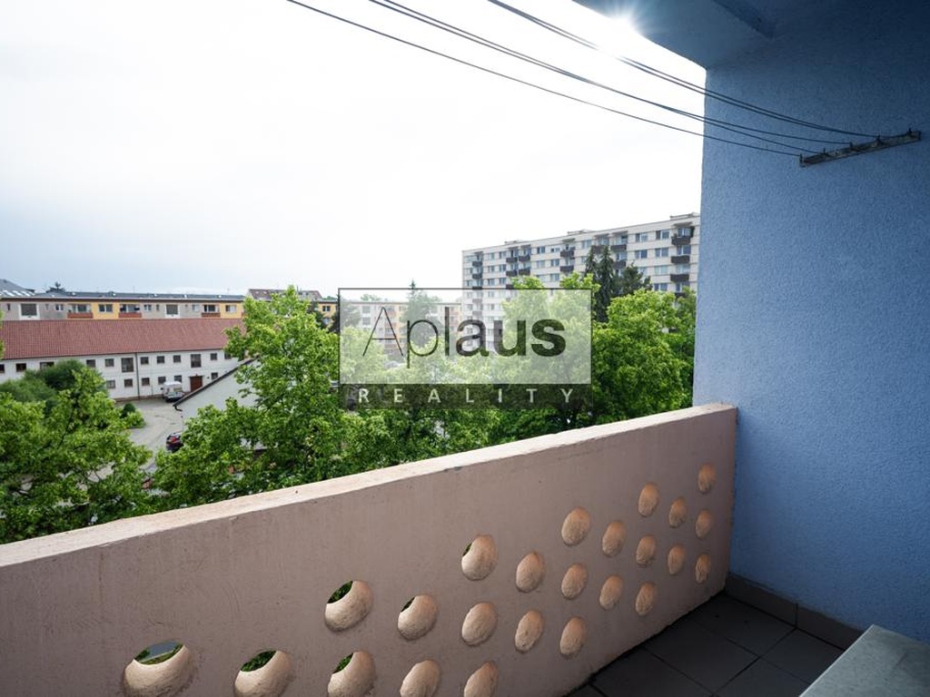 Pronájem vybaveného bytu 2 + 1 s lodžií