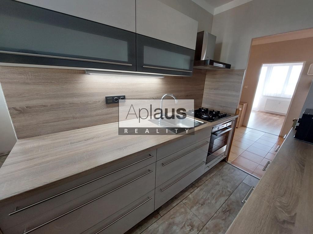 Slunný byt 2+1 s balkonem, Plzeňská ul., České Budějovice