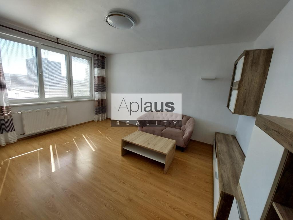Slunný byt 2+1 s balkonem, Plzeňská ul., České Budějovice