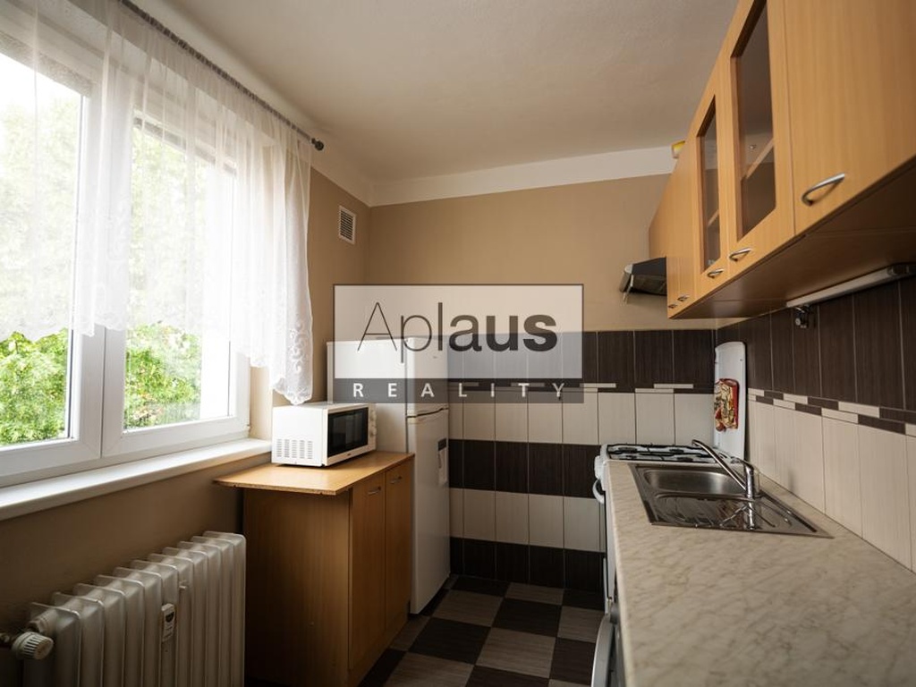 Pronájem vybaveného bytu 2 + 1 s lodžií
