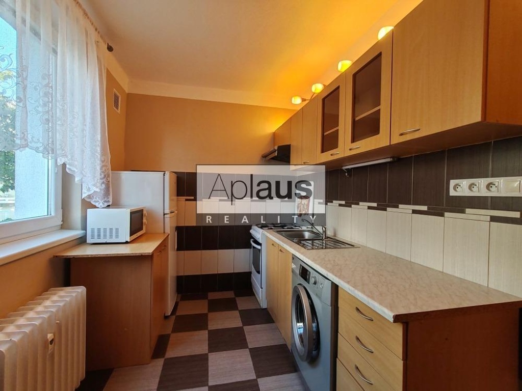 Pronájem vybaveného bytu 2 + 1 s lodžií